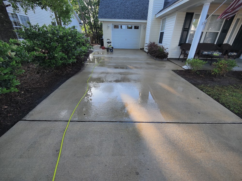Aquila Services LLC